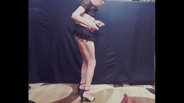 Busy-Bottom in a Mini-Mini skirt