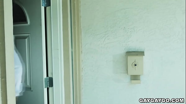 Carter Woods slobbers and stuff Tony Genius’s juicy hole