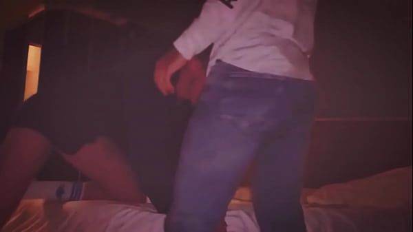 Mi amigo casado se deja follar por mi