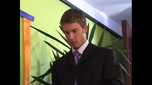 Tom Nowy fucks a twink