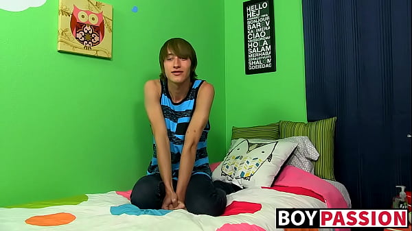 Adorable twink fella Kyle Eldritch jerks it off for the fans