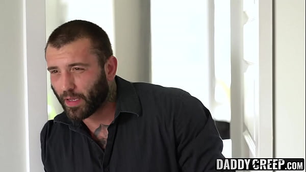 Bearded stepdad raw ass drills young twink after deepthroat