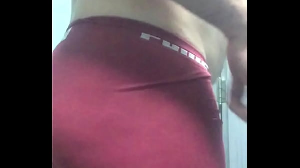 Mostrando meu rabo branco