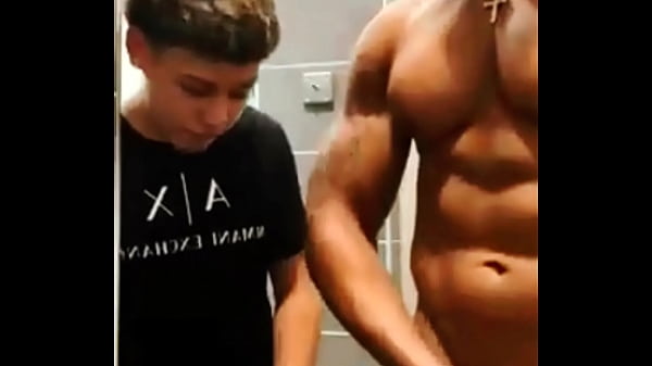 COSAS QUE OCURREN EN LAS DUCHAS DEL GYM latinos compilacion