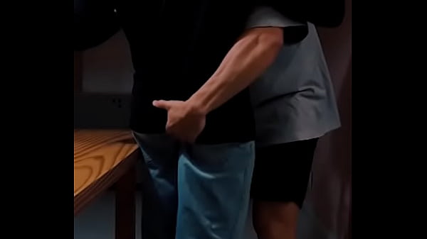 El hetero atletico de la universidad acepto follarme por hacer su tarea de Quimica